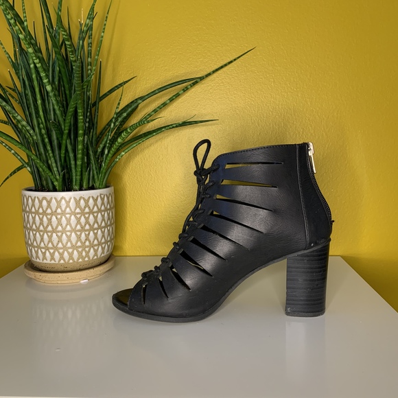 BLACK BLOCK HEELS - Picture 7 of 7